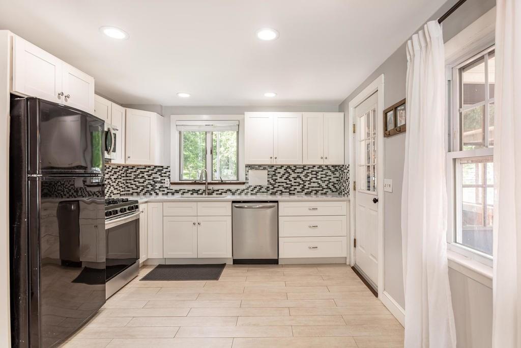 7 Burroughs Road North Reading, MA 01864 - Photo 4 of 29 Gallery Image 4