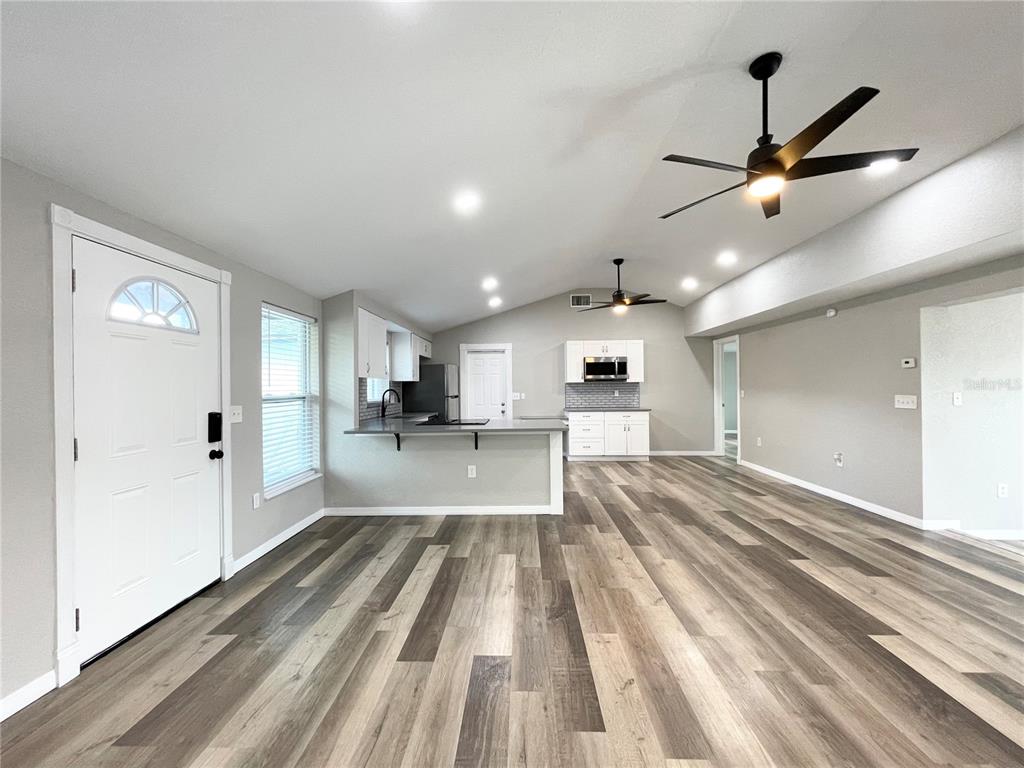 11241 Yewtree Avenue Port Richey, FL 34668 - Photo 3 of 34