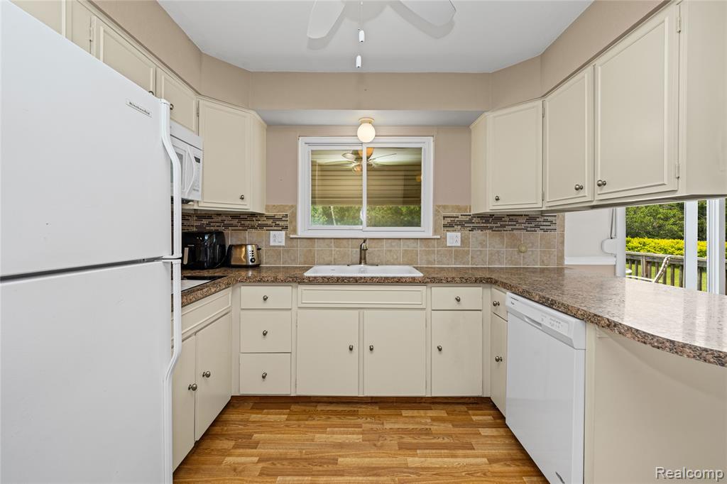 14743 Newburgh Road Livonia, MI 48154 - Photo 15 of 48