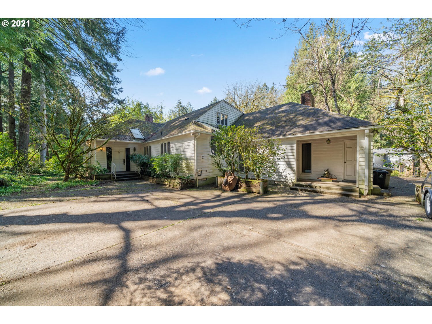 170 Southwest Birdshill Road Portland, OR 97219 - Photo 2 of 32 Gallery Image 2