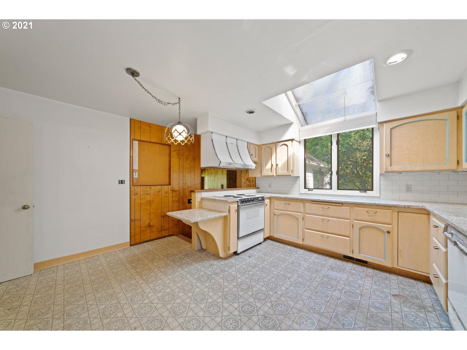 170 Southwest Birdshill Road Portland, OR 97219 - Photo 11 of 32 Gallery Image 11