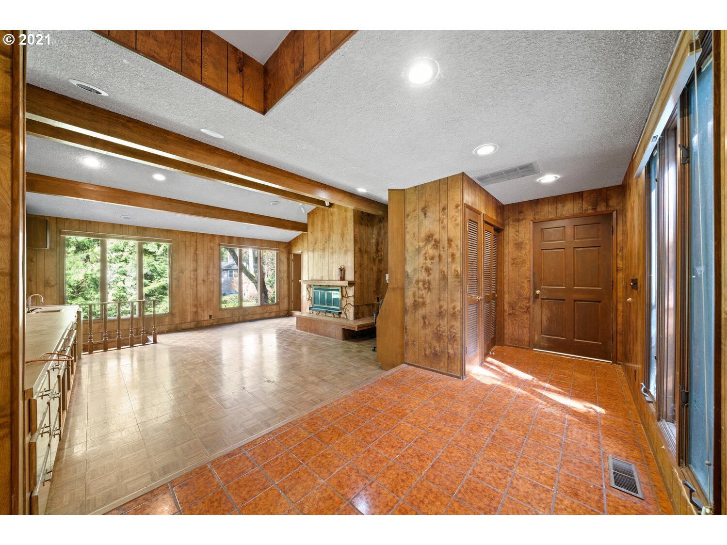 170 Southwest Birdshill Road Portland, OR 97219 - Photo 13 of 32 Gallery Image 13