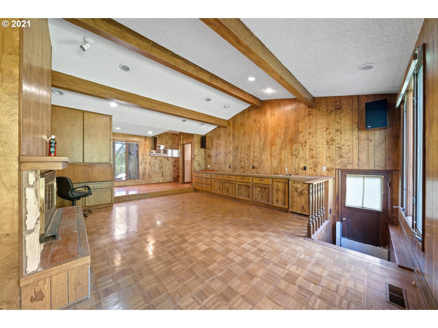170 Southwest Birdshill Road Portland, OR 97219 - Photo 14 of 32 Gallery Image 14