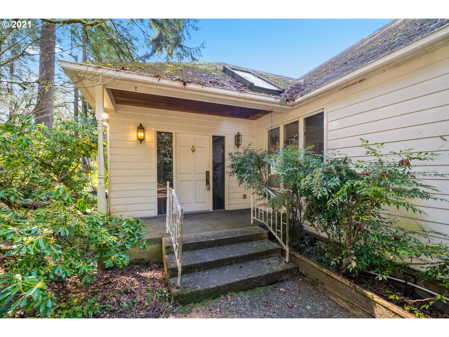 170 Southwest Birdshill Road Portland, OR 97219 - Photo 3 of 32 Gallery Image 3
