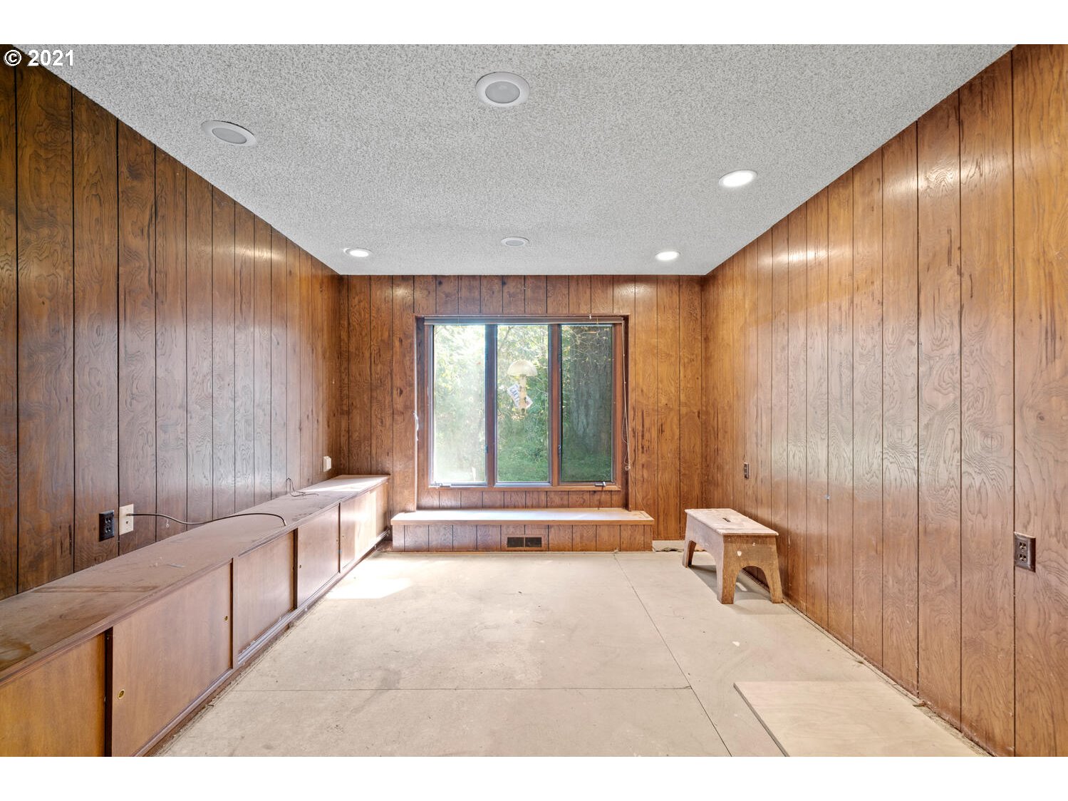 170 Southwest Birdshill Road Portland, OR 97219 - Photo 6 of 32 Gallery Image 6