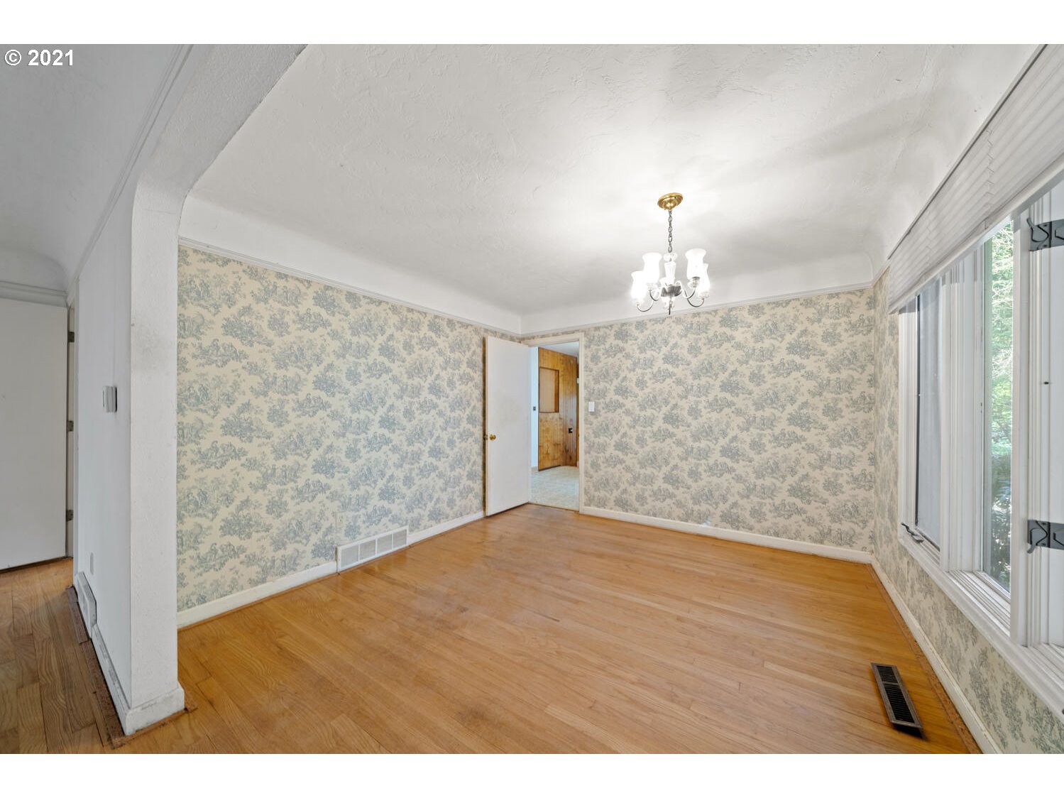 170 Southwest Birdshill Road Portland, OR 97219 - Photo 9 of 32 Gallery Image 9