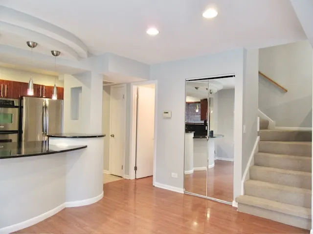 $3,000 | 43 Buckingham Lane, Unit 43, Buffalo Grove, IL 60089