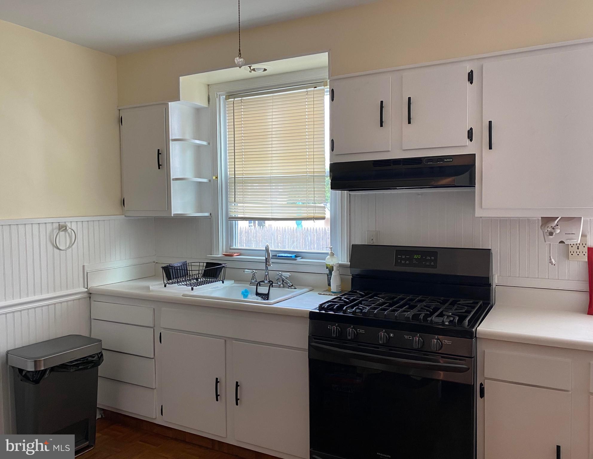 1827 Fuller Street Philadelphia, PA 19152 - Photo 11 of 36 Kitchen