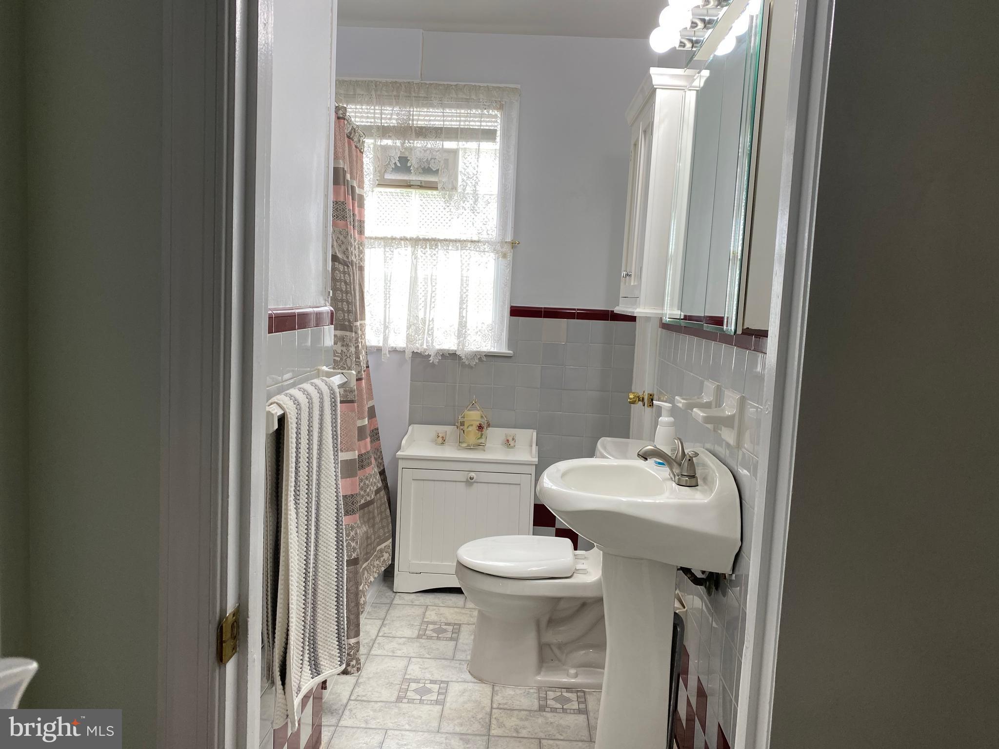 1827 Fuller Street Philadelphia, PA 19152 - Photo 14 of 36 Main Bathroom
