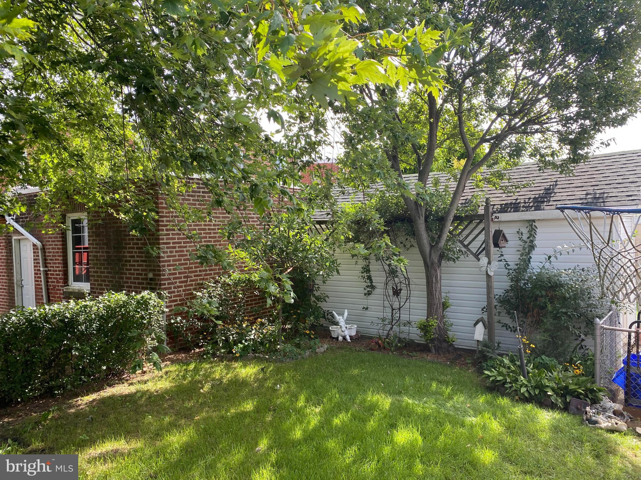 1827 Fuller Street Philadelphia, PA 19152 - Photo 35 of 36 Backyard