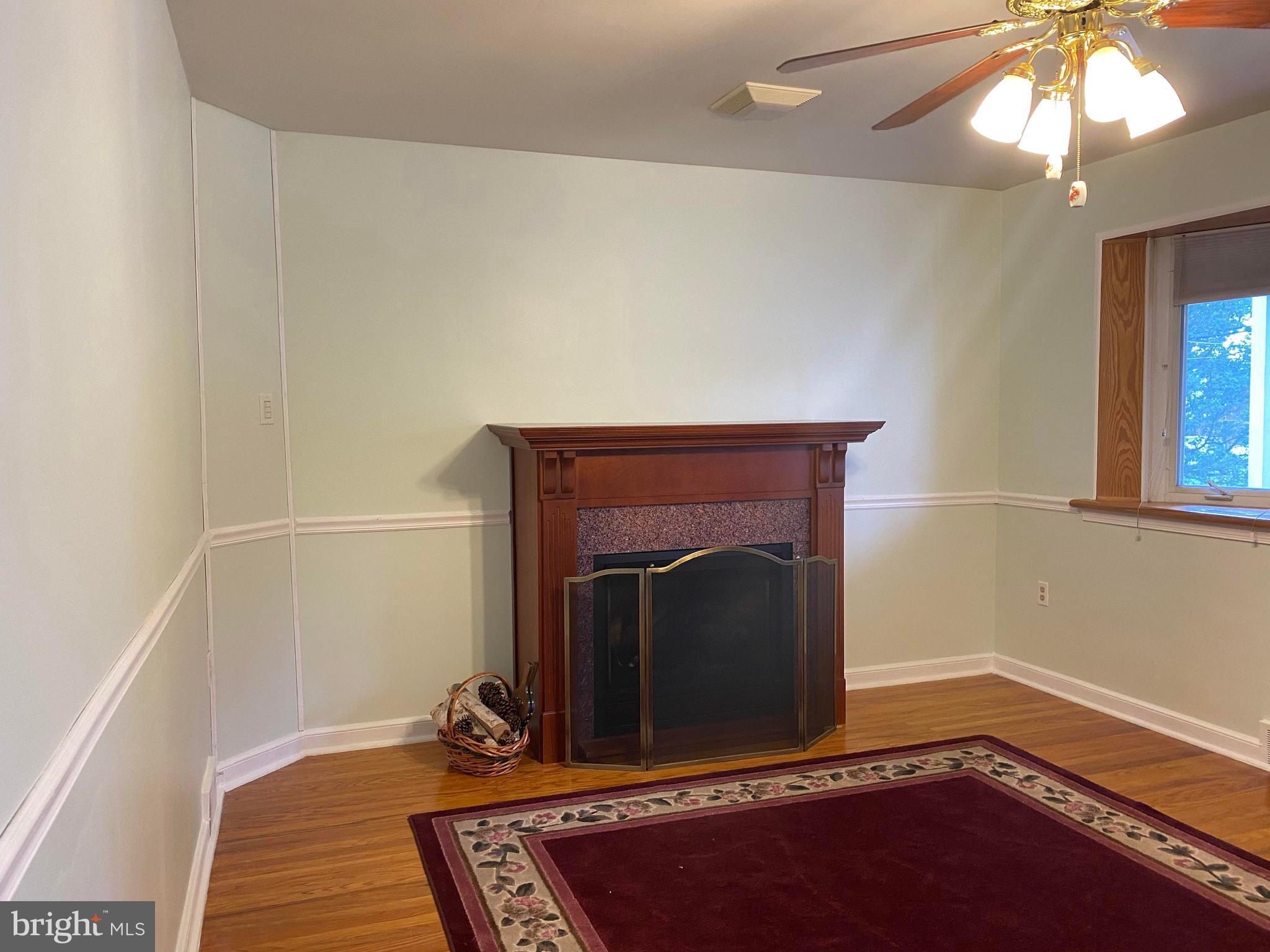 1827 Fuller Street Philadelphia, PA 19152 - Photo 6 of 36 Living Room