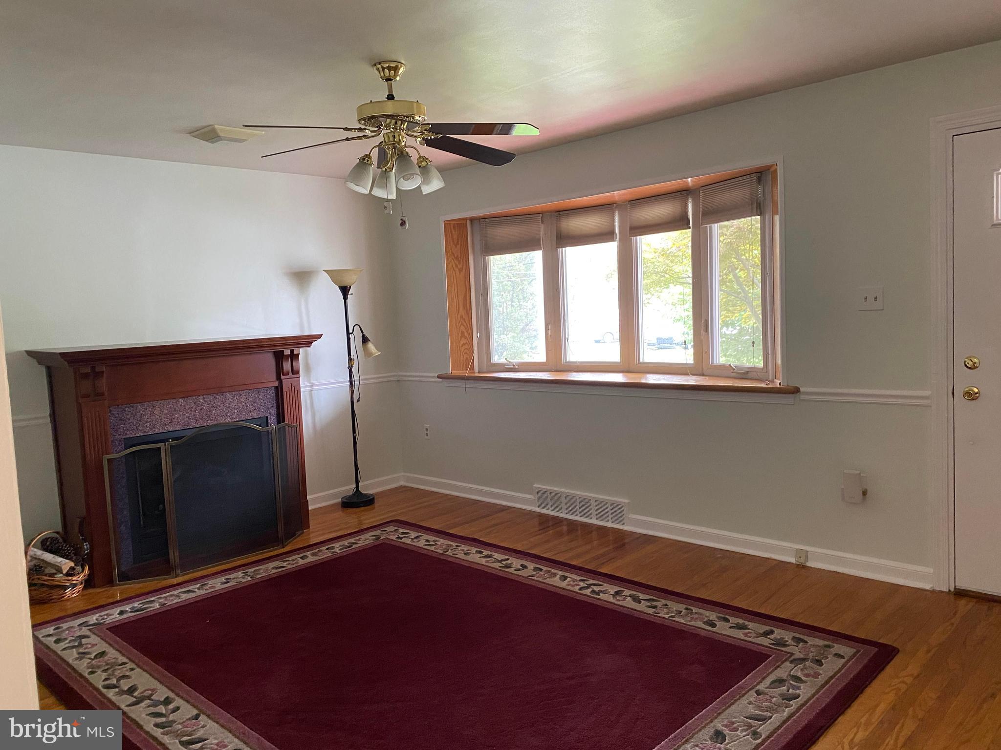 1827 Fuller Street Philadelphia, PA 19152 - Photo 7 of 36 Living Room-Bay Window