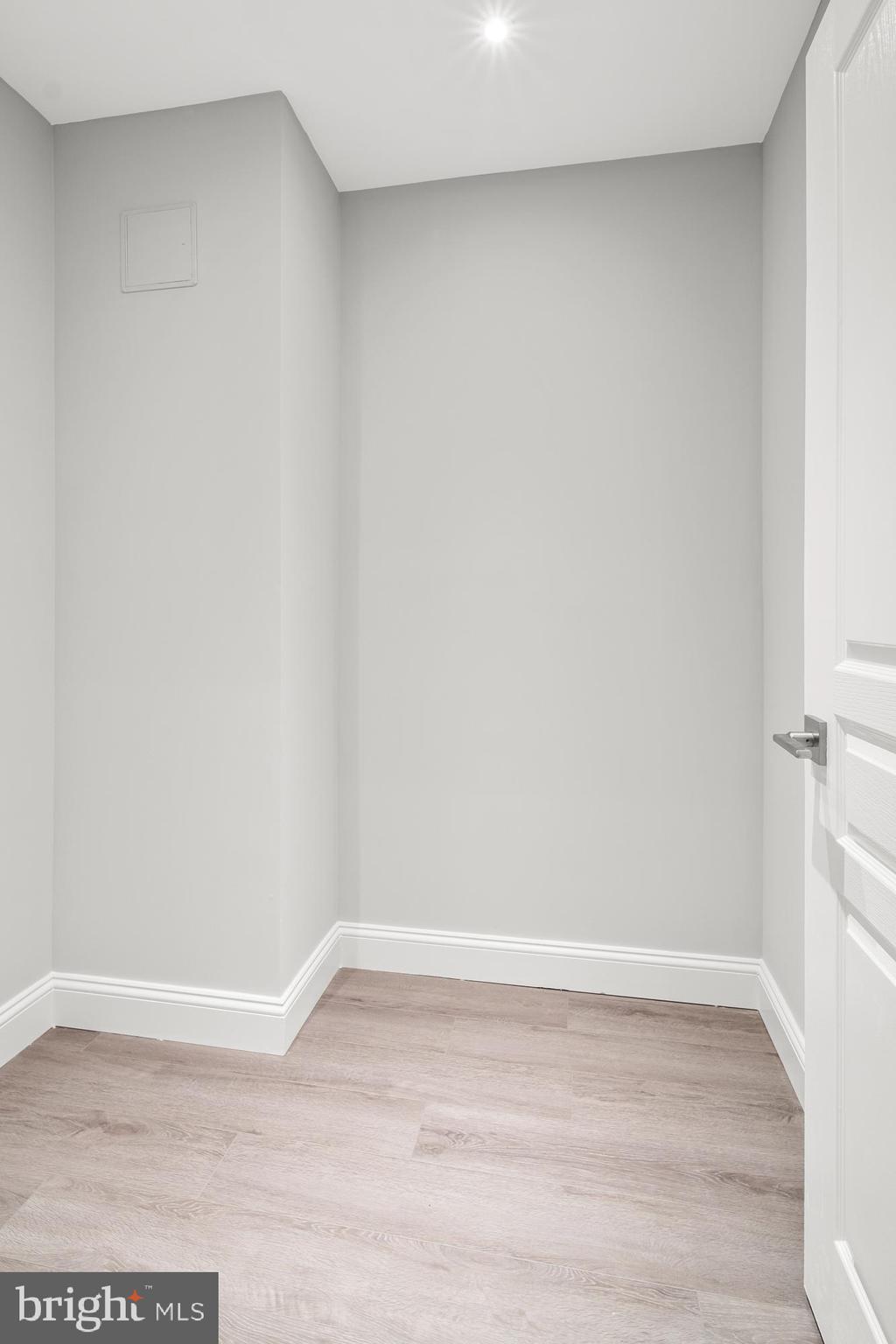 5573 Seminary Road, Unit 314 Falls Church, VA 22041 - Photo 37 of 54 Gallery Image 37