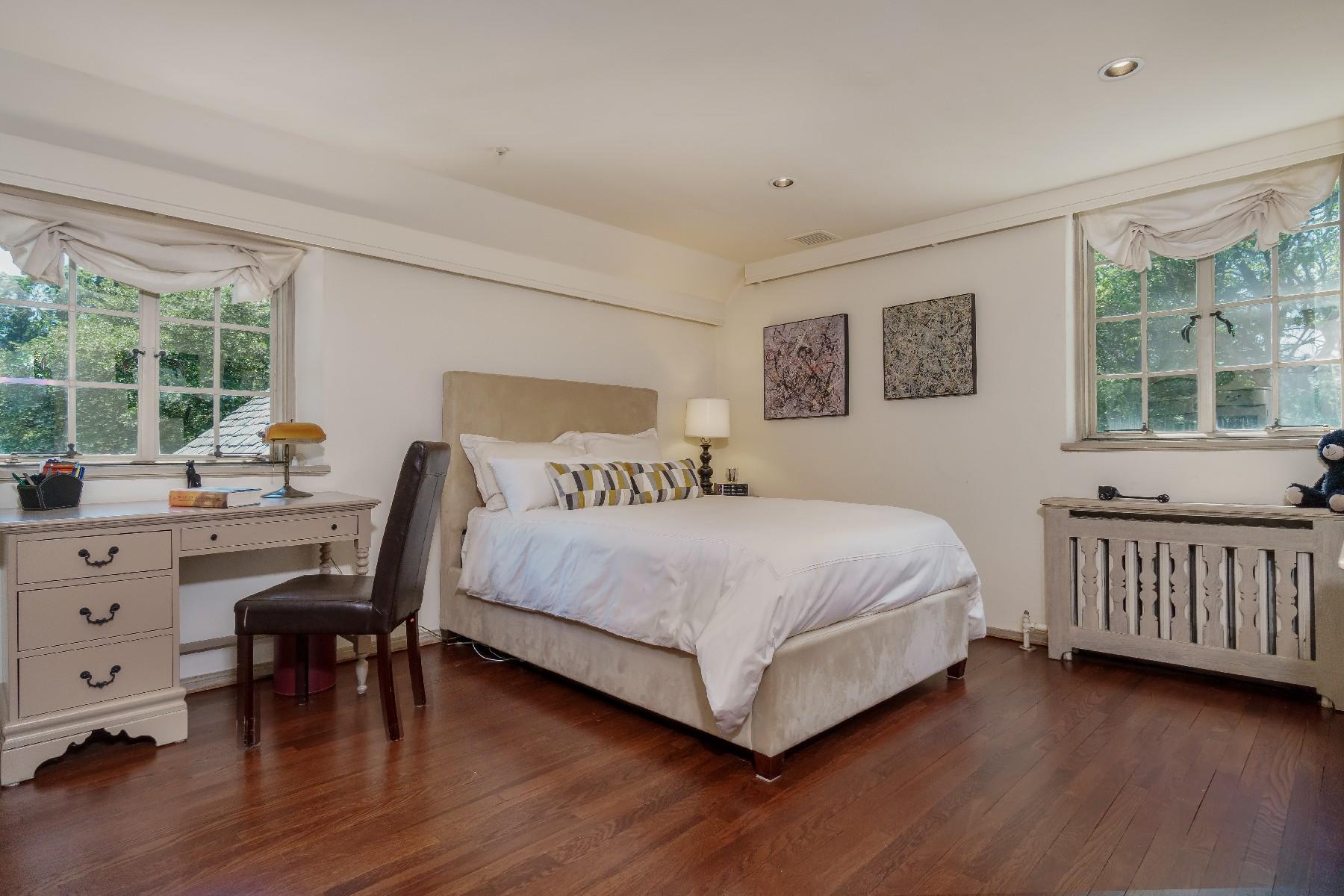 42 Old Farm Road Darien, CT 06820 - Photo 31 of 35 a bedroom with a bed and a desk