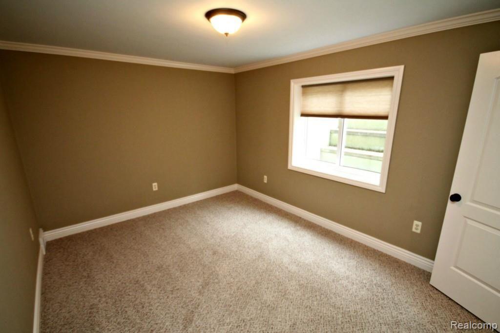 2030 Grace Avenue Rochester, MI 48309 - Photo 24 of 31 25.jpg