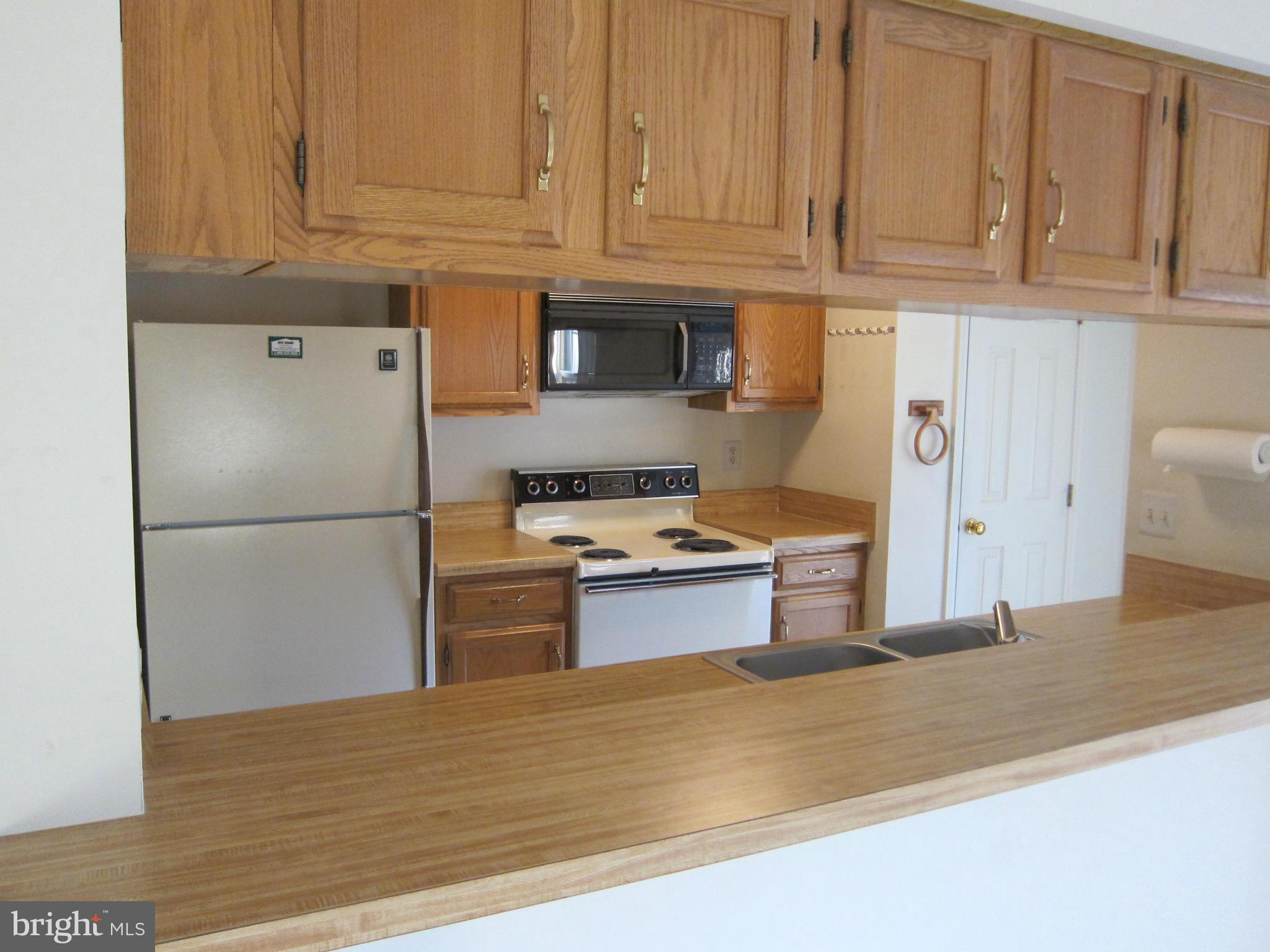 637 Deering Road, Unit 2G Pasadena, MD 21122 - Photo 4 of 21 Kitchen