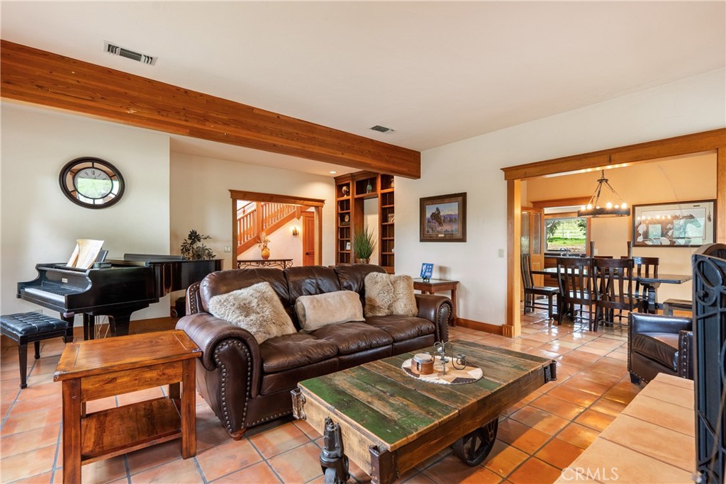 805 Spring Creek Way Templeton, CA 93465 - Photo 12 of 66 Living Room