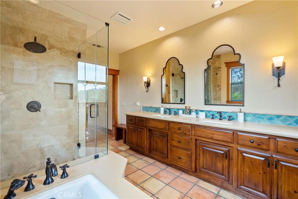 805 Spring Creek Way Templeton, CA 93465 - Photo 42 of 66 Primary Bath