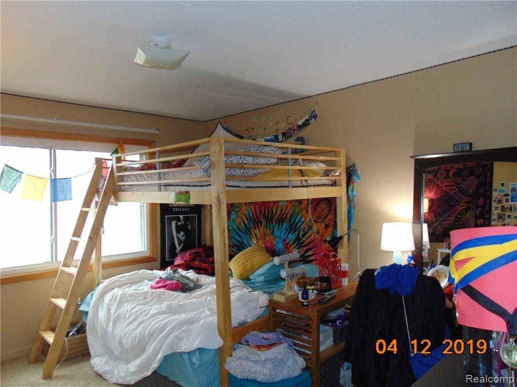 2022 Oak Leaf Court North Rochester, MI 48309 - Photo 11 of 17