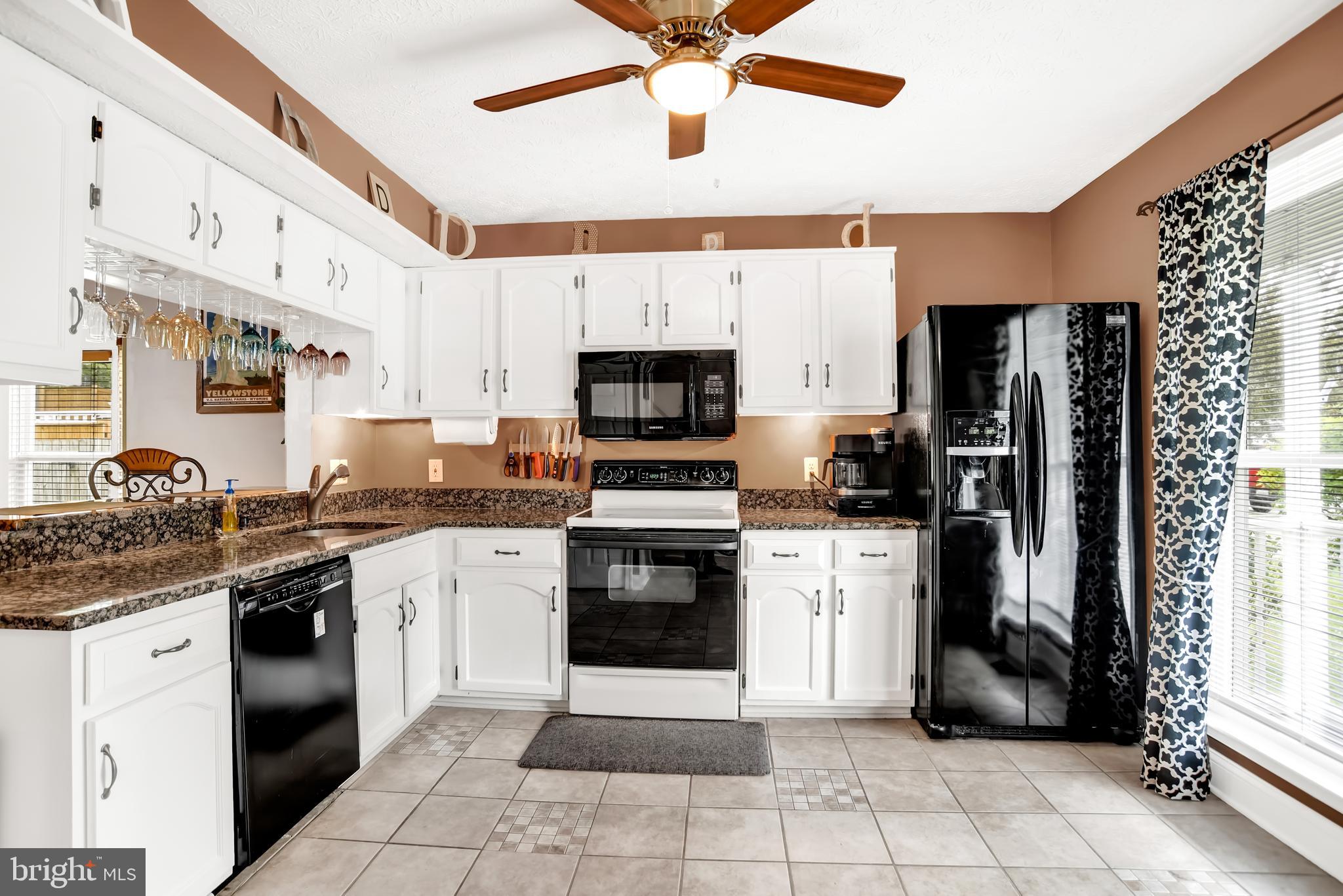 3442 Brookhaven Road Pasadena, MD 21122 - Photo 4 of 30 Upgraded Kitchen with granite countertops!