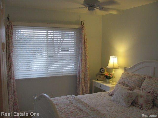 460 Farmridge Court Rochester, MI 48307 - Photo 13 of 25 IMG_1334