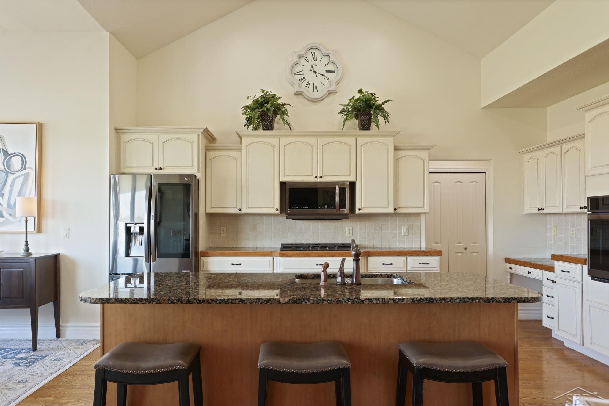 5859 North Center Road Saginaw, MI 48604 - Photo 20 of 63 50178740-796fe8f5-74bb-4c4e-8392-550e44c1df82.JPG