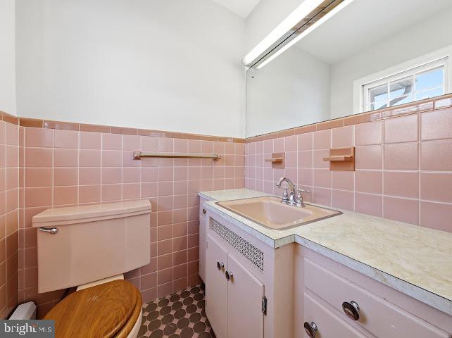 201 Grape Street Hammonton, NJ 08037 - Photo 19 of 34 a bathroom with a sink a toilet and a mirror