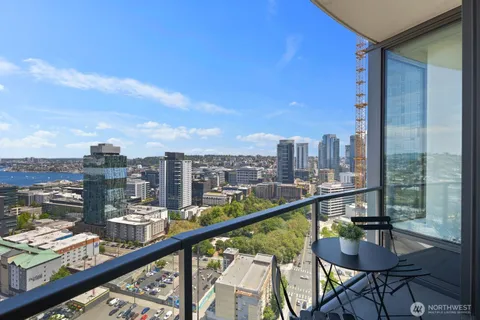 $1,390,000 | 2510 6th Avenue, Unit 2502, Seattle, WA 98121