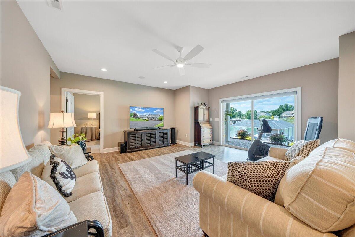 290 Sunset Pointe Drive Moneta, VA 24121 - Photo 27 of 68 038-MIB02711