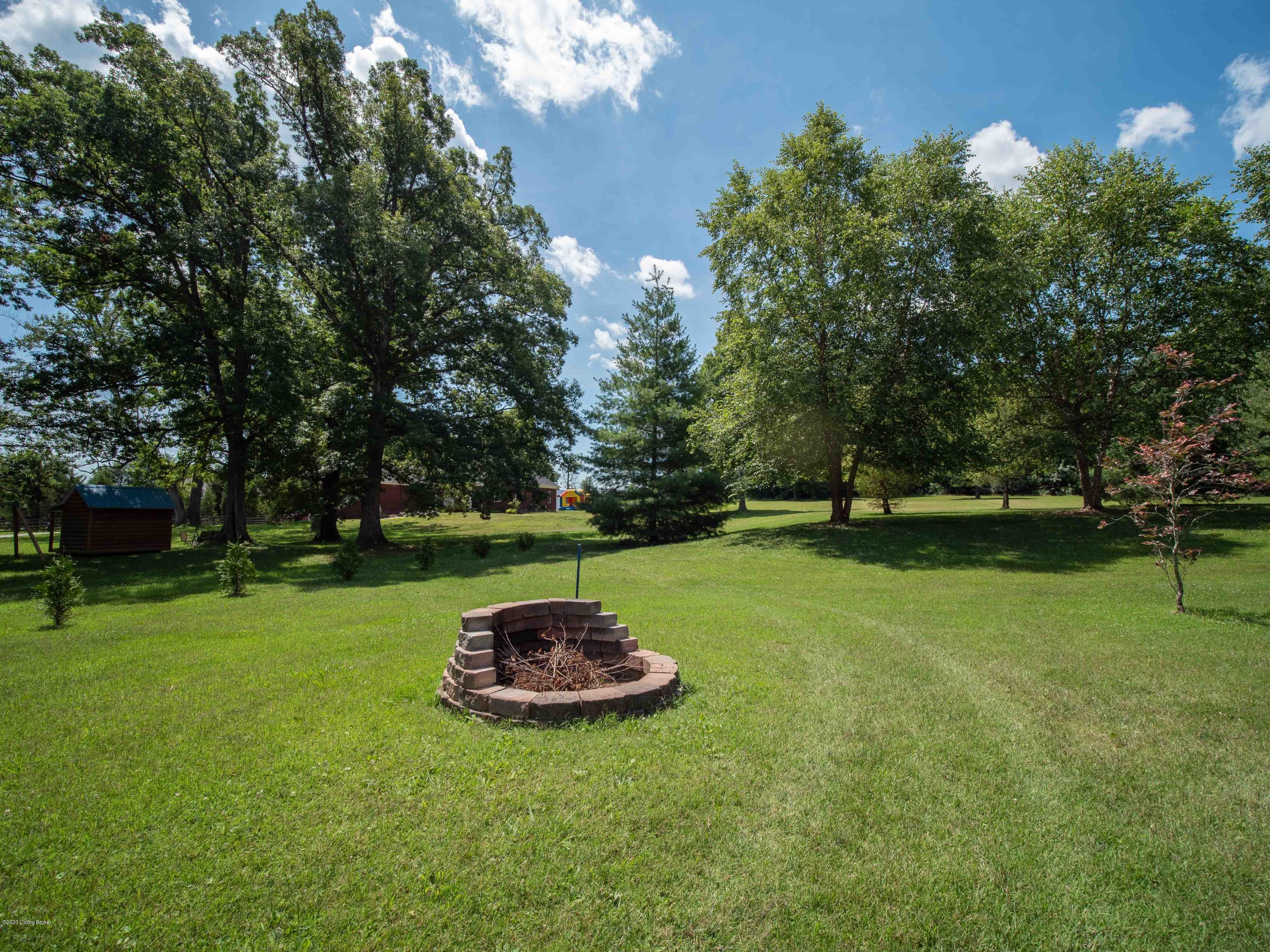 9906 Fairmount Road Louisville, KY 40291 - Photo 11 of 52 Back Yard Space