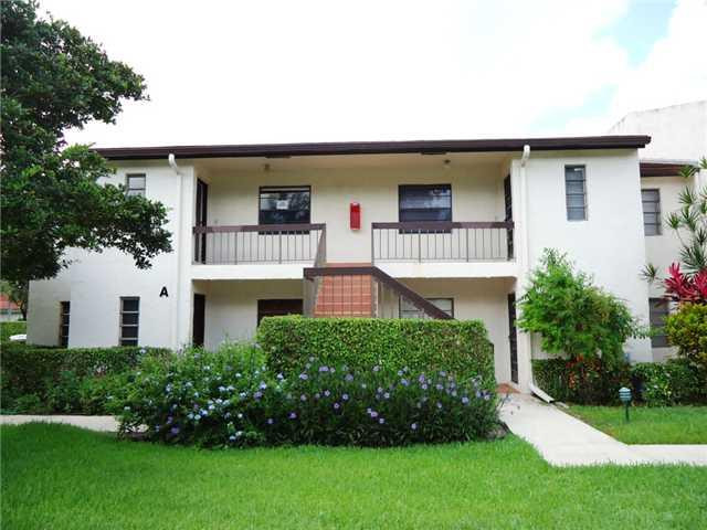 21218 Lago Circle, Unit B Boca Raton, FL 33433 - Photo 2 of 25 a front view of a house with a garden