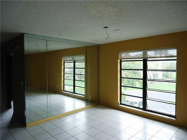 21218 Lago Circle, Unit B Boca Raton, FL 33433 - Photo 5 of 25 a view of an empty room with a window