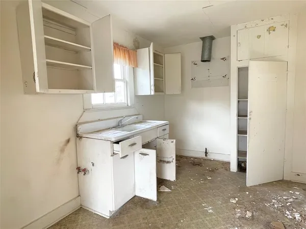 $150,000 | 409 West Davis Street, Hearne, TX 77859