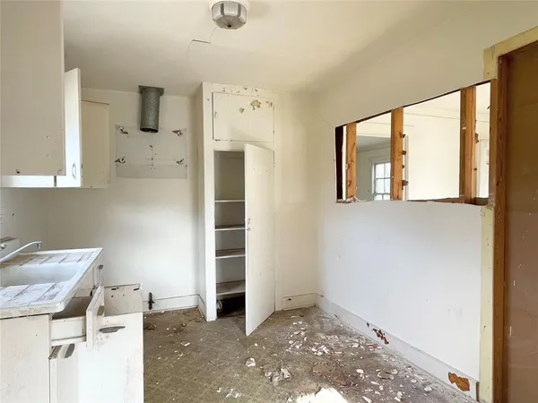 $150,000 | 409 West Davis Street, Hearne, TX 77859