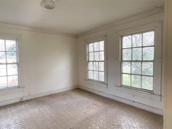 $150,000 | 409 West Davis Street, Hearne, TX 77859