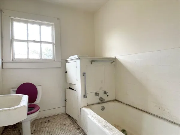 $150,000 | 409 West Davis Street, Hearne, TX 77859