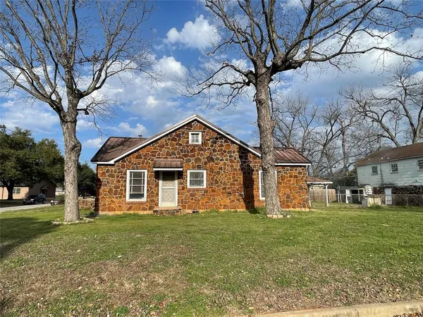 $150,000 | 409 West Davis Street, Hearne, TX 77859