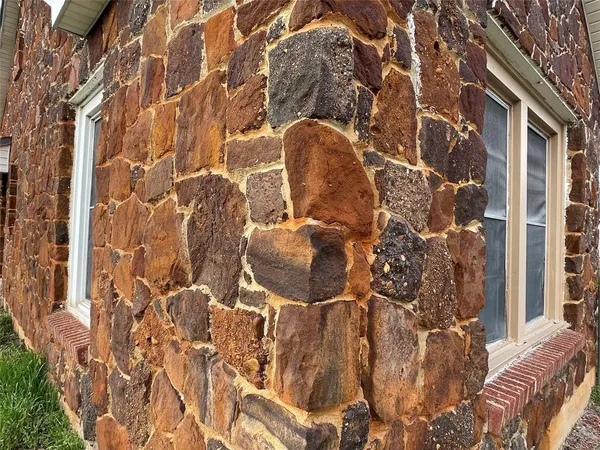 $150,000 | 409 West Davis Street, Hearne, TX 77859