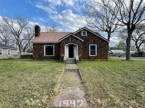 $150,000 | 409 West Davis Street, Hearne, TX 77859