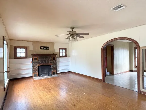 $150,000 | 409 West Davis Street, Hearne, TX 77859