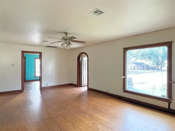 $150,000 | 409 West Davis Street, Hearne, TX 77859