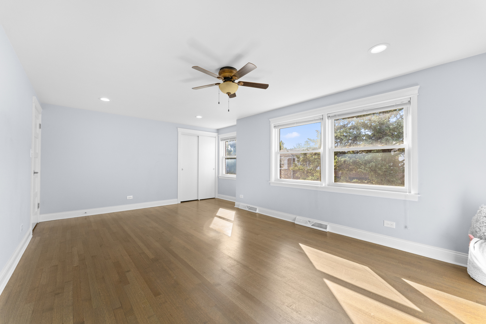 716 North Western Avenue Park Ridge, IL 60068 - Photo 14 of 26 a view of an empty room with a window