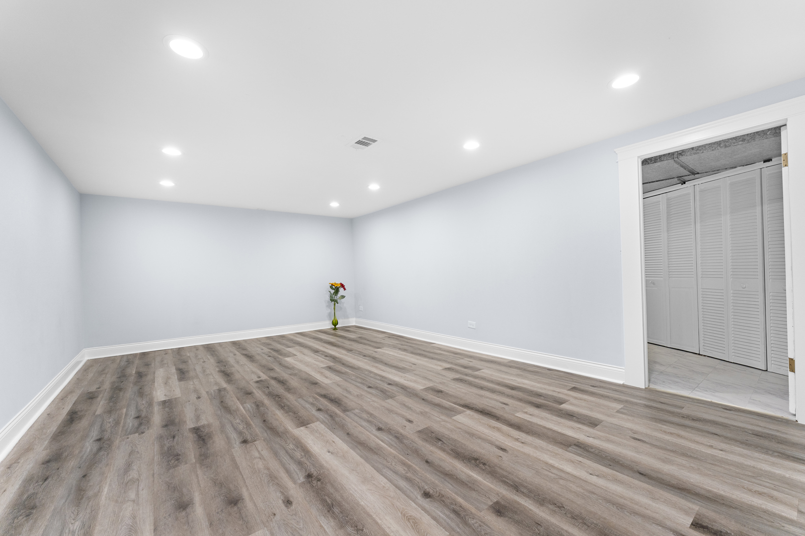 716 North Western Avenue Park Ridge, IL 60068 - Photo 20 of 26 a view of empty room with wooden floor and fan
