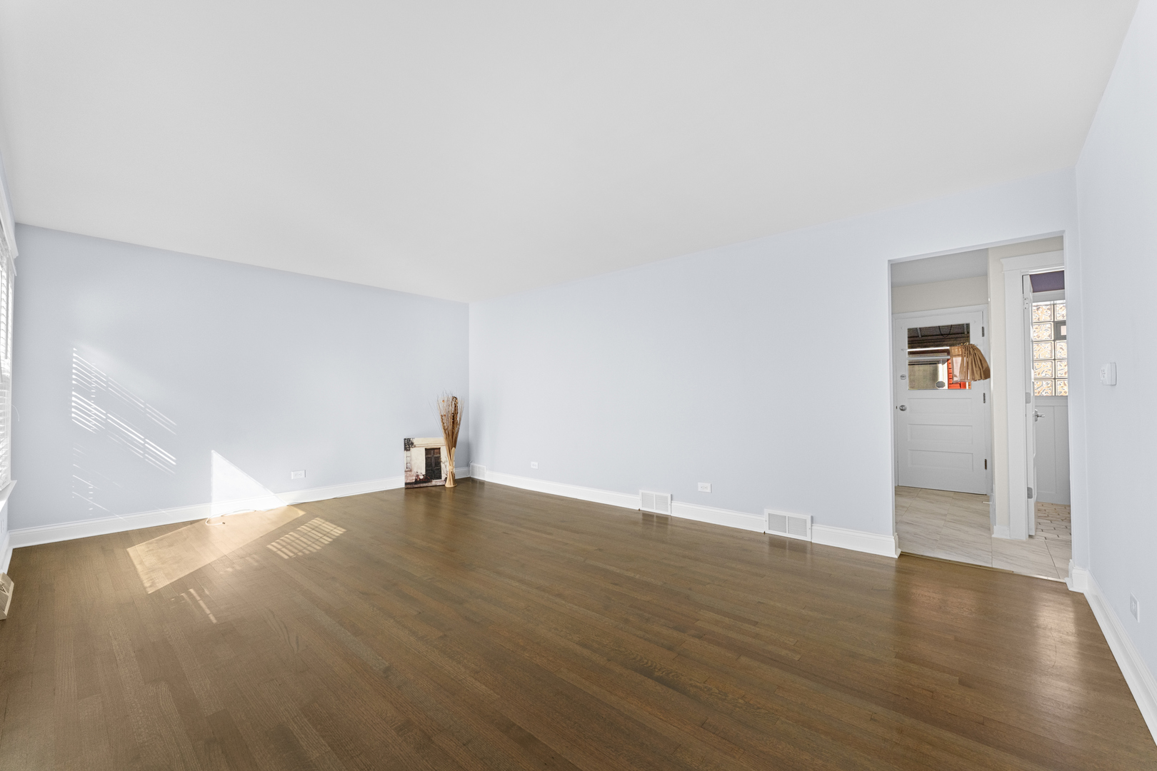 716 North Western Avenue Park Ridge, IL 60068 - Photo 4 of 26 an empty room with wooden floor and windows
