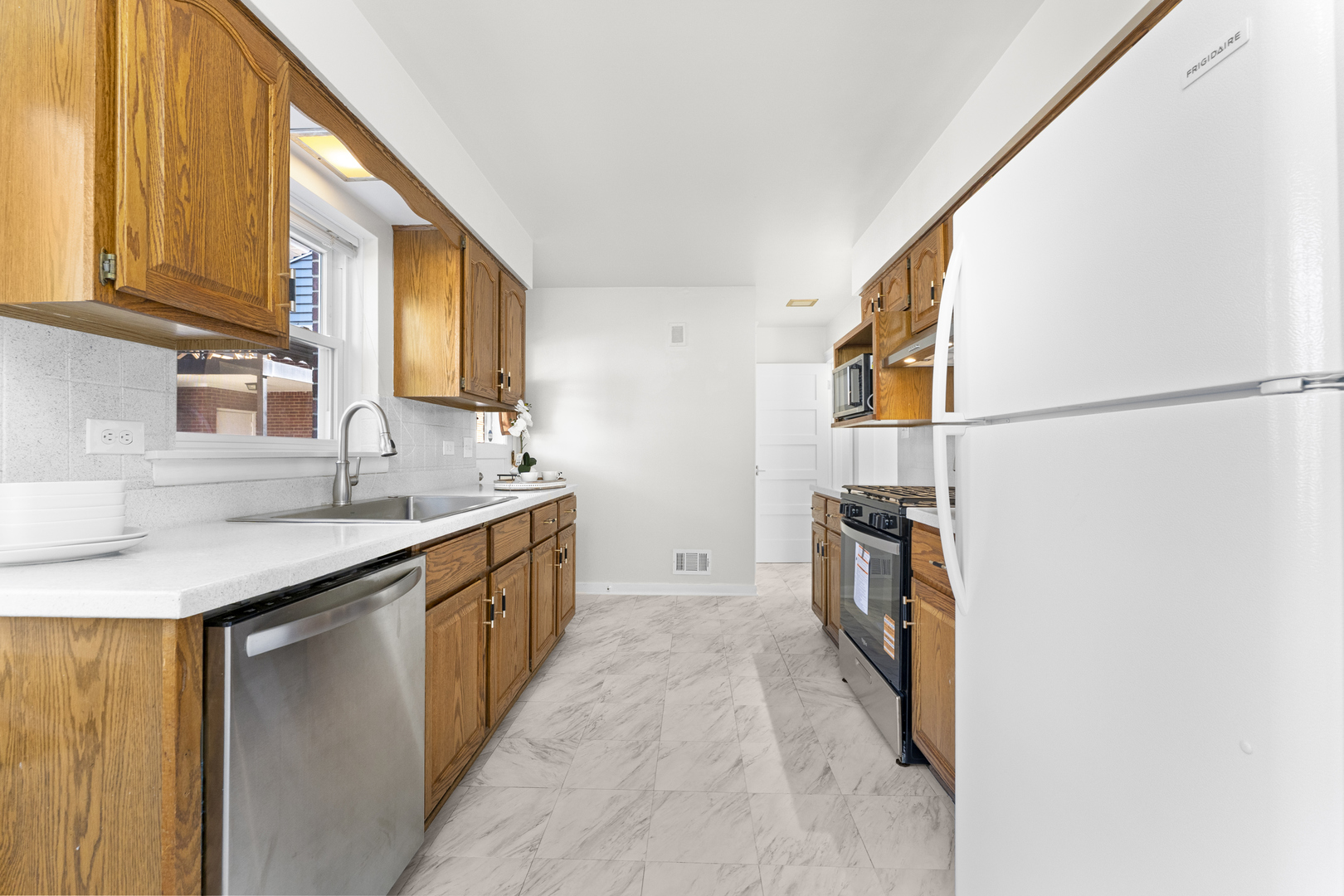 716 North Western Avenue Park Ridge, IL 60068 - Photo 8 of 26 a kitchen with a sink and a refrigerator