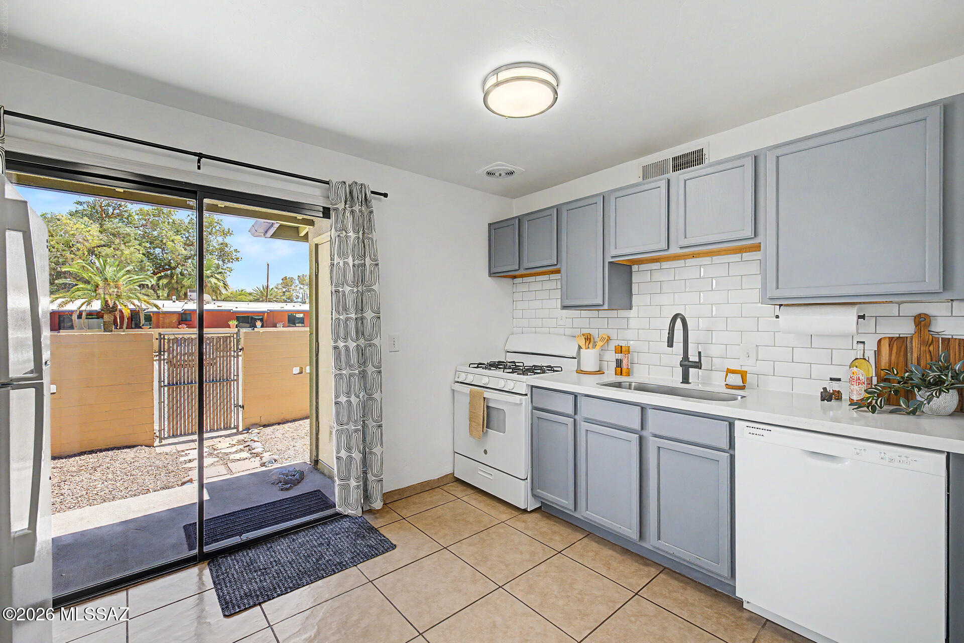 350 North Silverbell Road, Unit 86 Tucson, AZ 85745 - Photo 10 of 22 08 - Silverbell