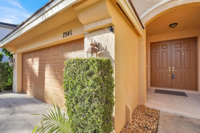 $900,000 | 7541 Downwinds Lane, Lake Worth, FL 33467