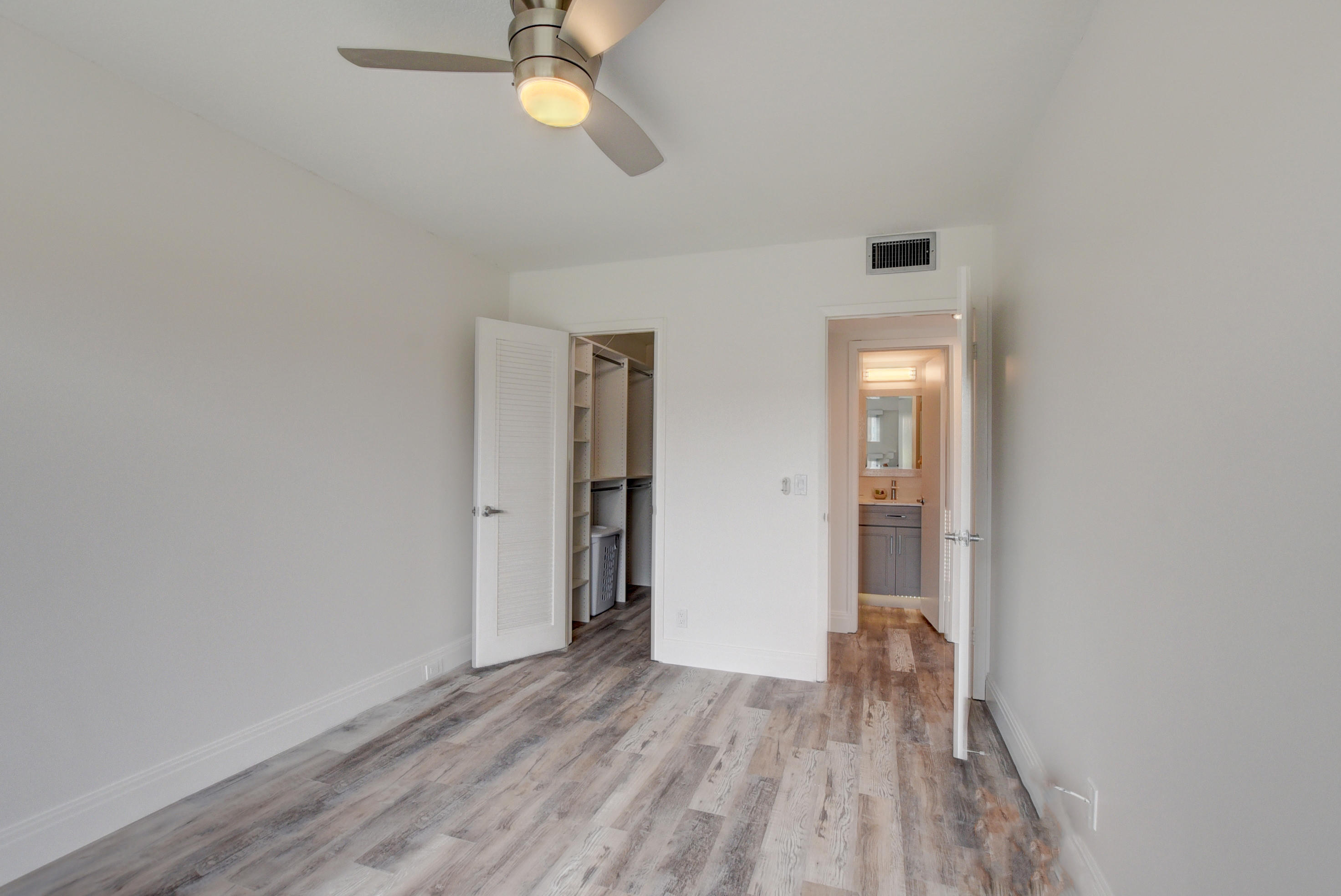 113 Dorset C Boca Raton, FL 33434 - Photo 18 of 49 MASTER BDEROOM