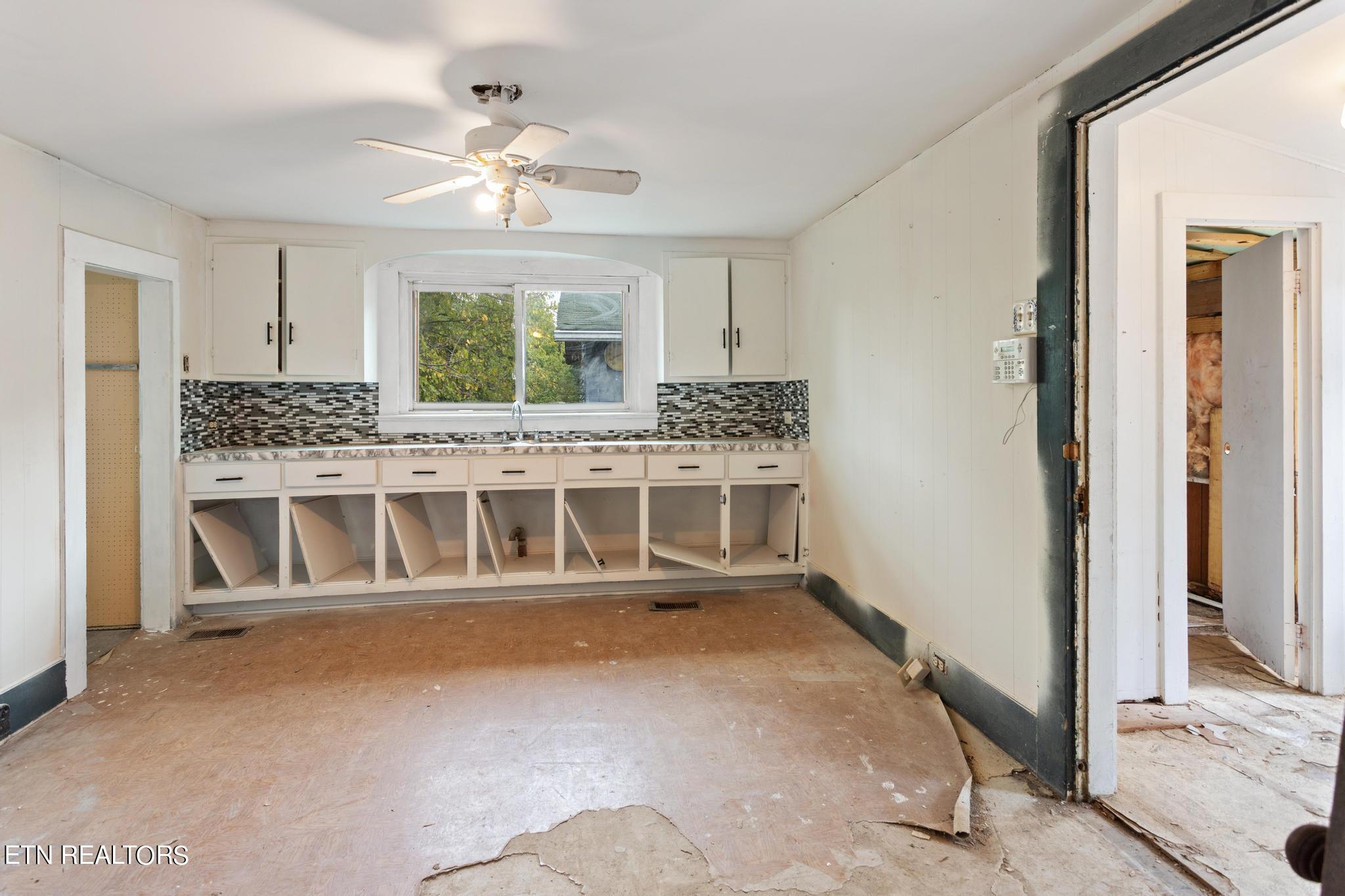 401 Morton Road Harriman, TN 37748 - Photo 4 of 17 04