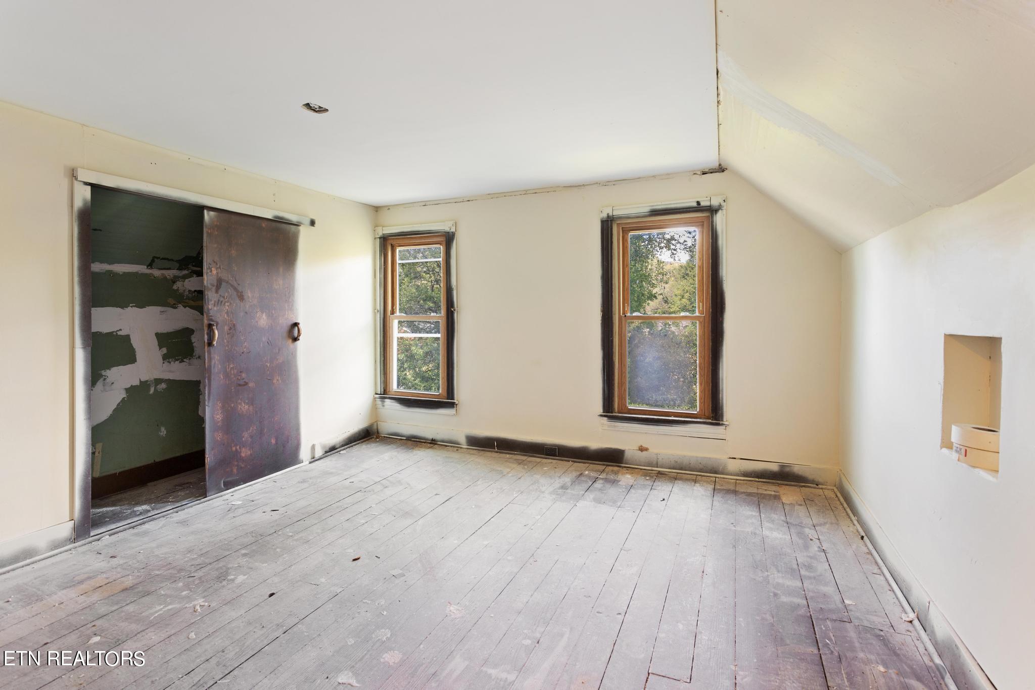 401 Morton Road Harriman, TN 37748 - Photo 7 of 17 07
